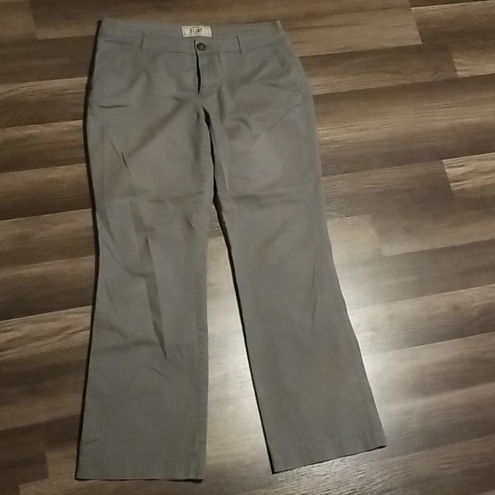 Old Navy Flirt Khakis 8 short